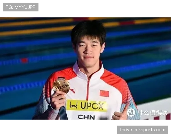 约翰尼·韦斯穆勒领衔接力队刷新世界纪录，4x200米自由泳展现传奇风采