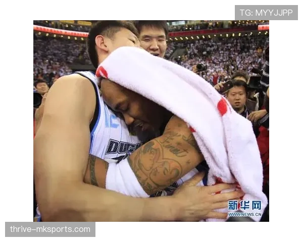 福登训练场上大秀幽默风采 趣味操作引队友阵阵欢笑 福登训练场上大秀幽默风采 趣味操作引队友阵阵欢笑