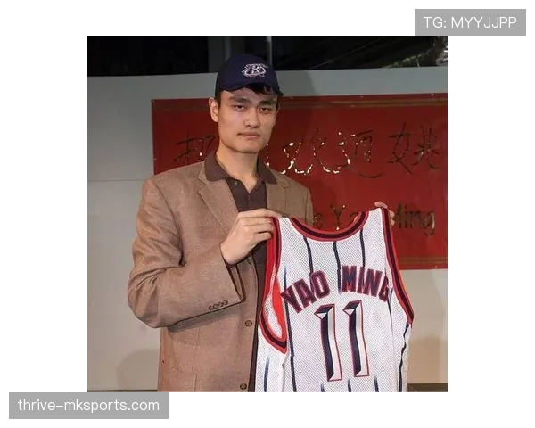 姚明喝咖啡那副认真的样子，像极了刚签下千万合约的小鲜肉呢